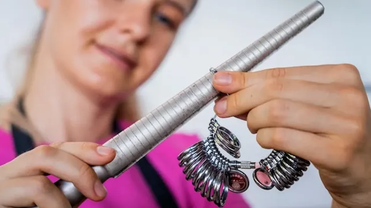 Ring Size Calculator - Measure your ring size accurately online using simple measurements or an existing ring, with instant results in multiple international standards.